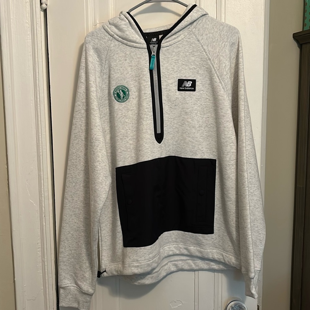 NEW- ready to gift!
Celtics Exclusive Season Ticket Holder hoodie